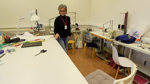 Коворкинг шитья. Коворкинг шитья. Коворкинг просторный. Интерьер ателье. Швейная мастерская коворкинг.