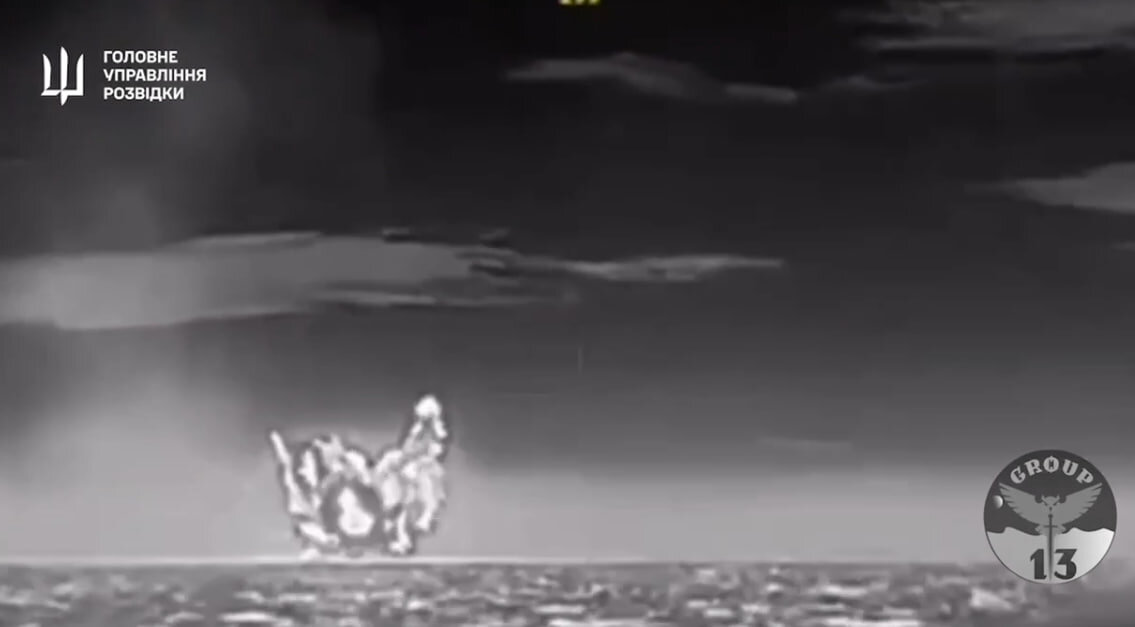 Увольнение на берег фильм 1962. Моряк сказать. Женщина на корабле. Моряки и морячки. Красивый матрос.