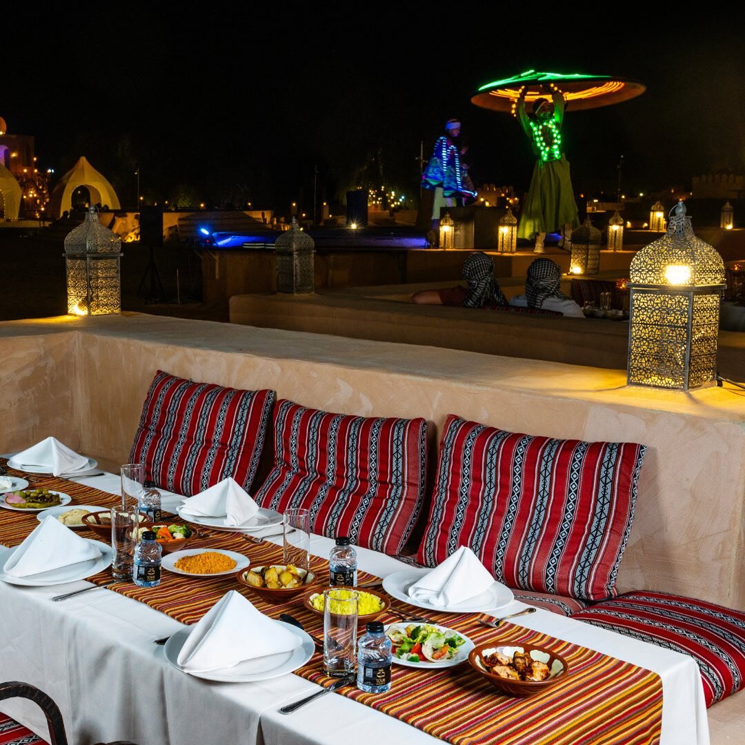 Виды развлечений. Типы тв программ. Плакат мероприятия. Самые популярные телевизионные программы в россии. Развлекательная программа в гостинице презентация.