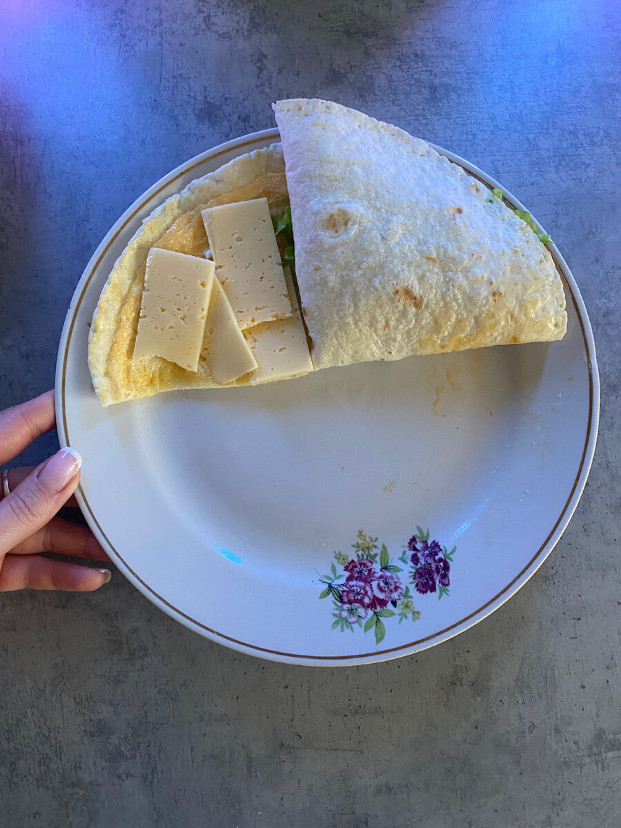 Итак прием. План сочинения описания действий. Вы приняты мем. Мем совещание выкинули из окна. План описание действия в русском языке 7 класс.