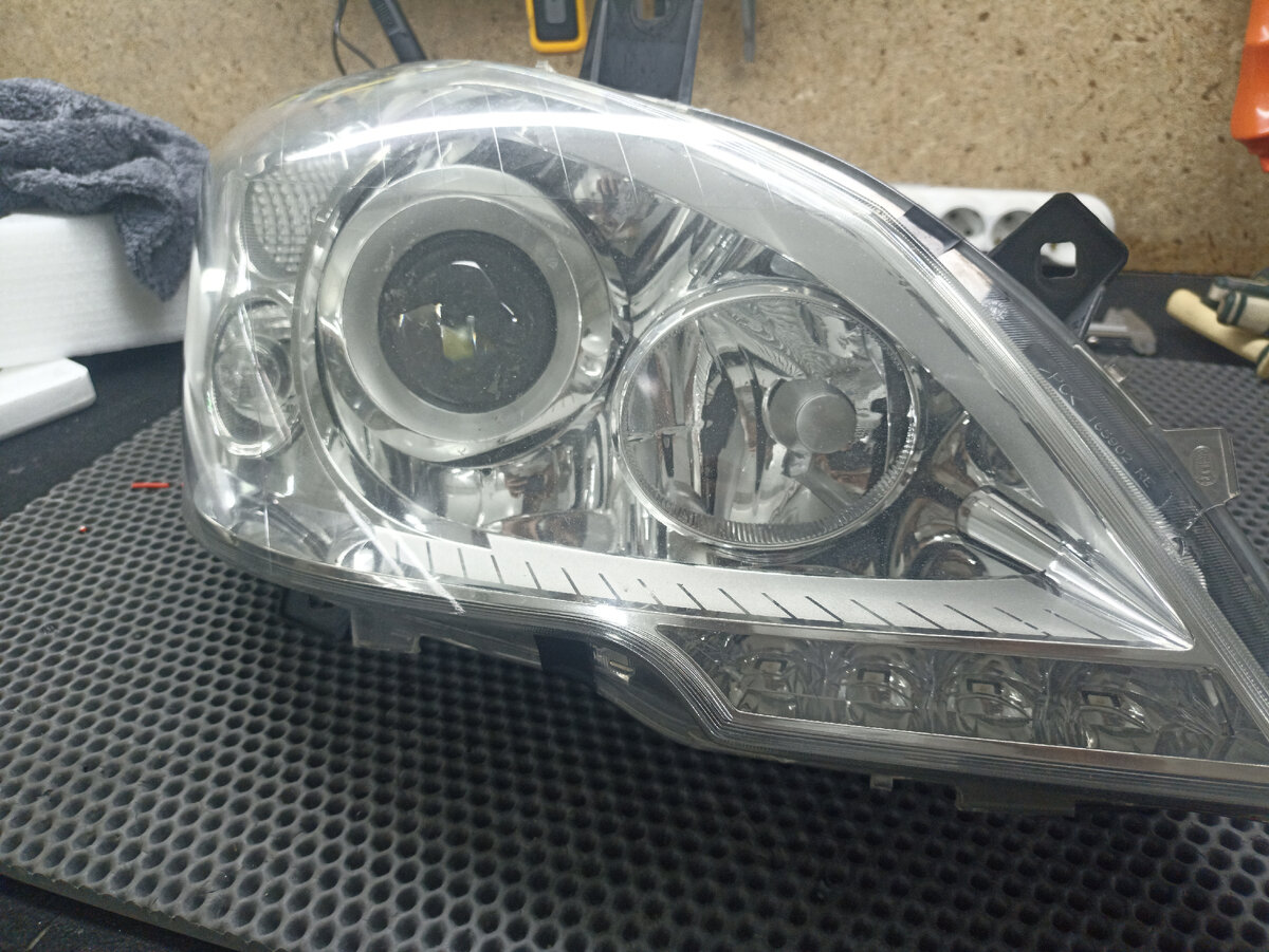 Фара со штатным ксеноном под крепление hella 2r