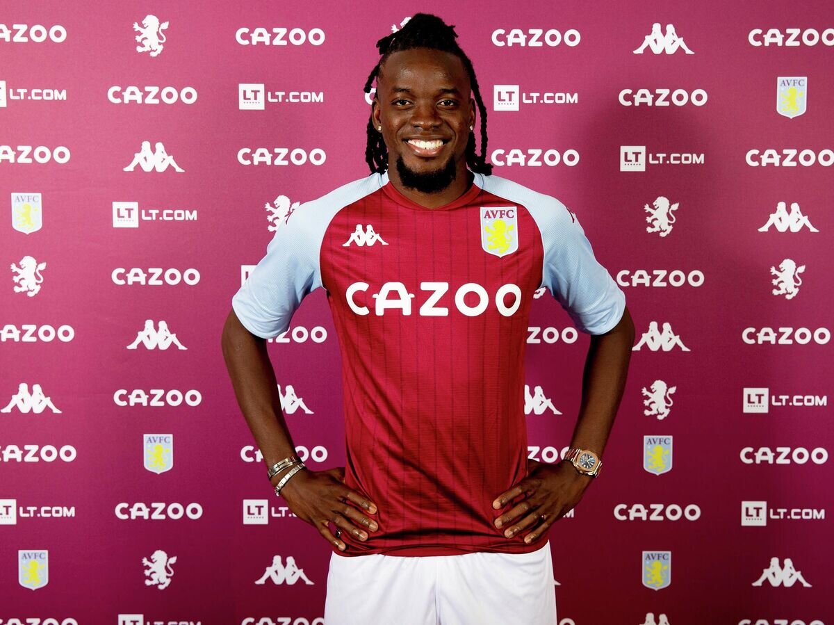    Нападающий "Астон Виллы" Бертран Траоре© официальный твиттер клуба "Астон Вилла"