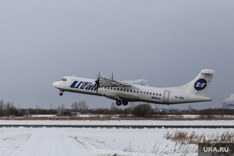 B738 utair. Курган какие самолеты летают. Самолеты ютэйр в сургуте. Город курган аэропорт. Боинг 737800 ютэйр.