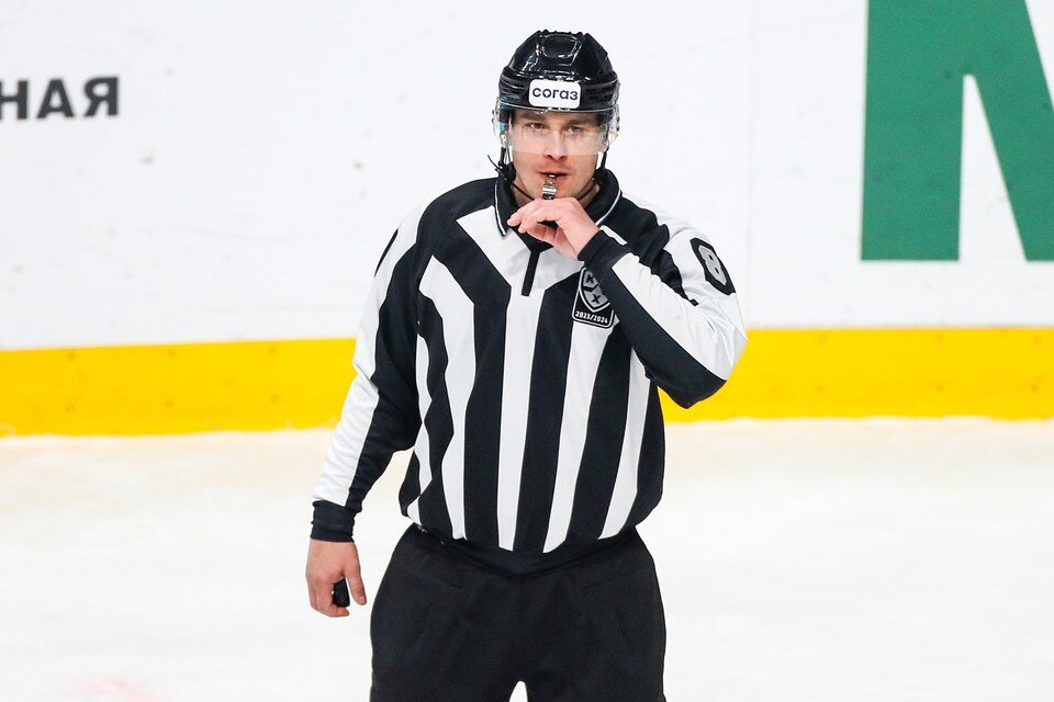    Арбитр живет в Сочи, но не часто работает на матчах местного клуба. Павел ТАБАРЧУК