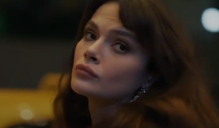 Мерве (Синем Унсал), здесь и далее - кадры из сериала "До тебя"