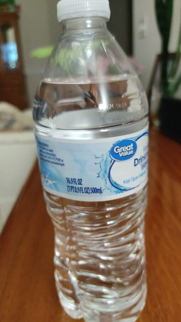 Бутылка с крышкой стоит 11 рублей. Бутылка воды и шоколадка. Декоративные бутылочки с пробкой. Флакон стеклянный 250 мл. Задача с бутылками.