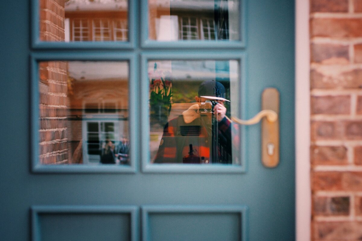     Украшаем двери в доме без затрат на замену: просто и доступно