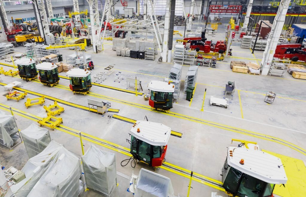 Современный завод. Организация новых производств. Оборудование на заводе. Электронная промышленность. Высокотехнологичное производство.