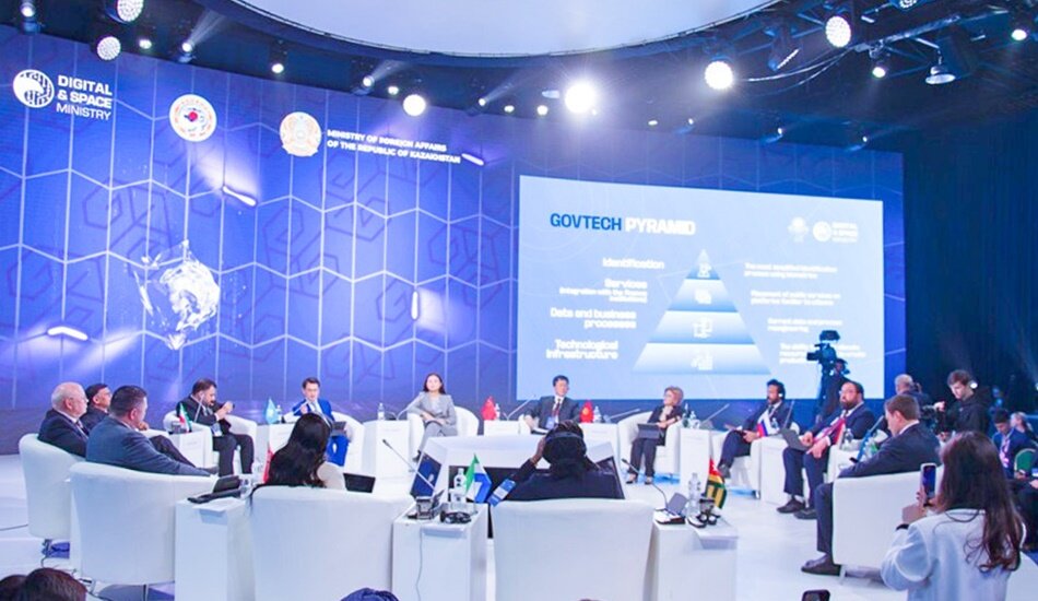 Medium technology. Компьютерные технологии будущего. Компьютеры в будущем. Цифровые технологии в финансах. Ict картинки.