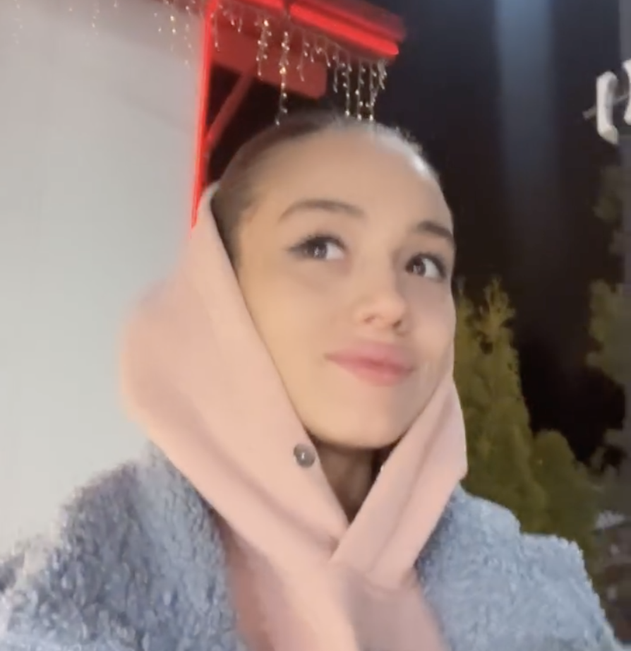 После заката это какое время. Пришла закатом ушла рассветом rauf faik текст. Девушка на закате. Песня после заката. Красивые девушки на закате.