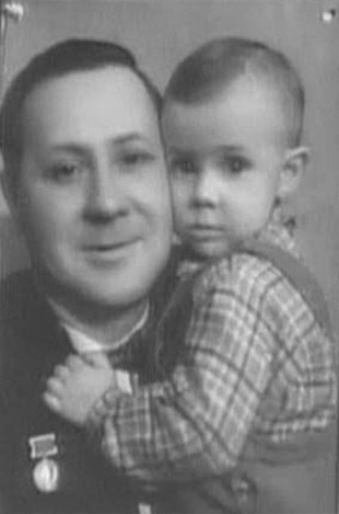 Иван Любезнов с сыном.