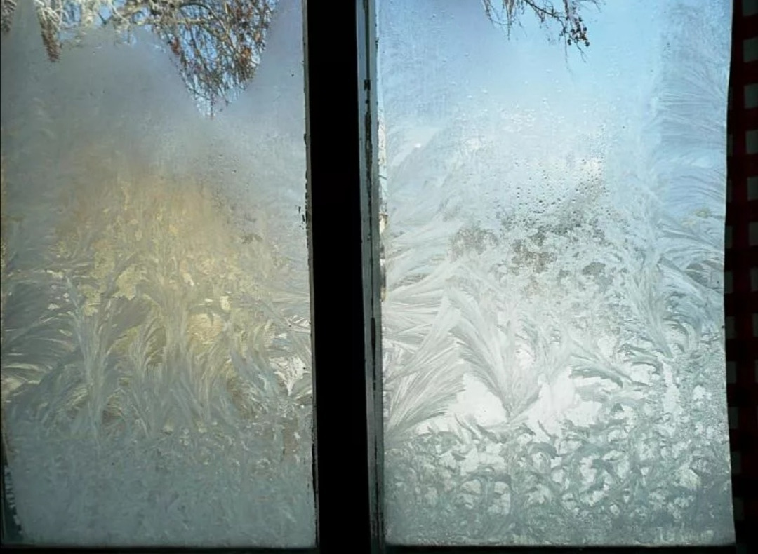 В детстве я жила в местности с настоящей холодной зимой. Морозные узоры на окнах были обыденностью.