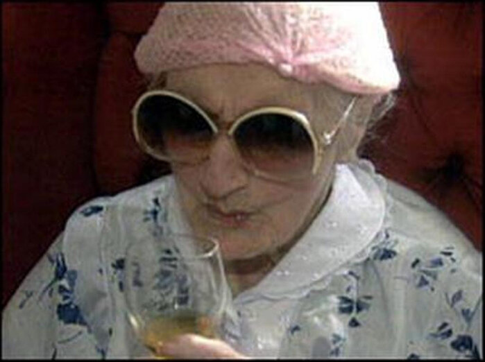 Старые народы. Коренные народы урала удмурты. Старые народы. Деревня бама в китае долгожители. Бабушка с морщинами.