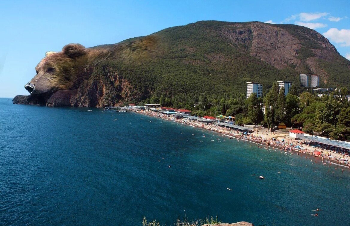 А вот и наша Аю-даг. Медведица лакает воду из моря,лёжа на животе...