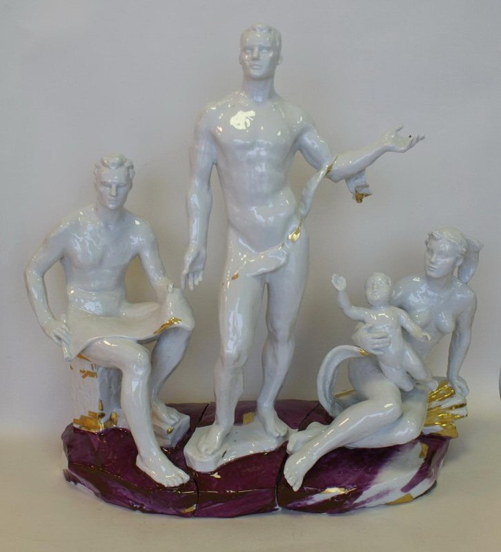 Скульптурная группа "Во имя жизни". 1959. Здесь И.С. Аквилонова выступает только как автор росписи, которая не является для данной скульптурной группы важнейшим декоративным элементом.  Авторы форм Гендельман Е.А. и Черницкий А.Н.. 