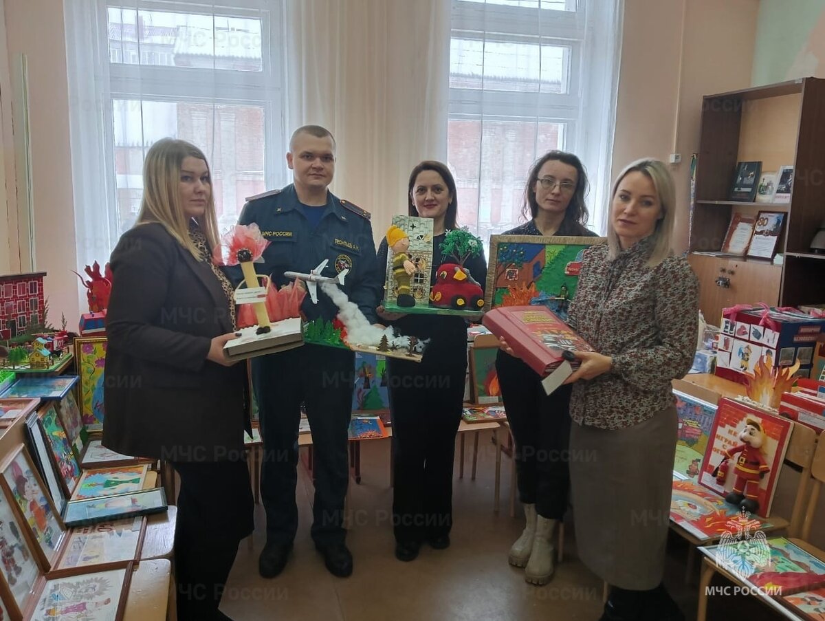 Работа в орле. Упаковщица подарков на новый год. Упаковщик мороженого. Расфасовка молока. Как отправить посылку через боксберри частному лицу.