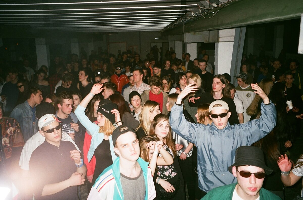 Рейверы 90-х Россия. Rave, 90е, 2000е, 90s, 2000s. Рейв субкультура. Рейверы субкультура 90.