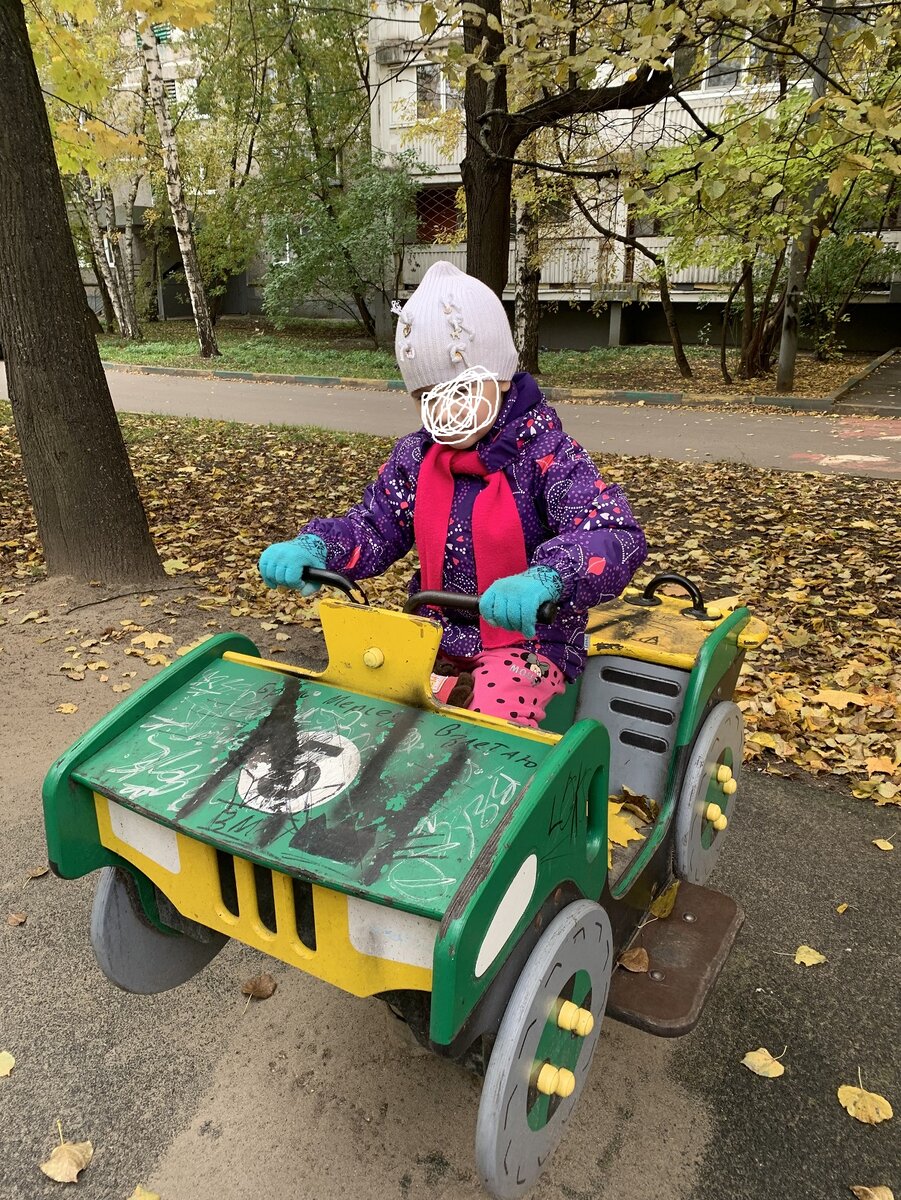 Миша иди в садик. Миша пошли в садик. Адаптация в детском саду. Собирайся в садик иди. Дети за руки.