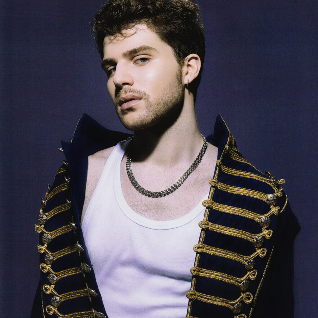 Сын тины канделаки серкан. Лео канделаки фото. Лео сын канделаки. Лео канделаки постучись. Лео канделаки фото.