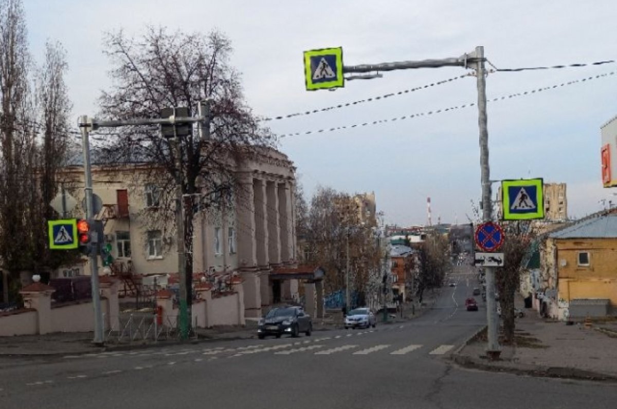    В Волгограде мужчина пытался перебежать дорогу на красный сигнал светофора