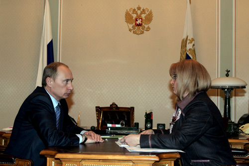 В. В. Путин и Э. А. Памфилова. Источник изображения: сайт ru.wikipedia.org/wiki