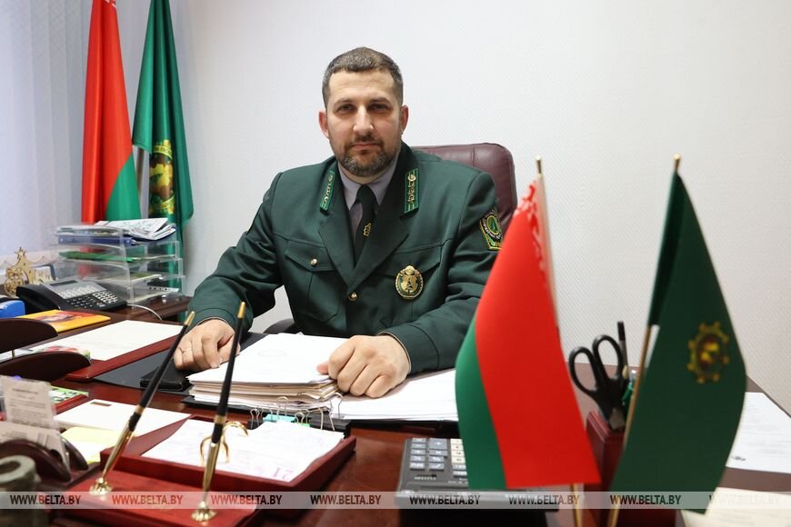 кто не трудится а только рассуждает. учиться не лениться. пословицы о труде с картинками для детей. кто много трудится. девиз урока мы пришли сюда учиться не лениться а трудиться.