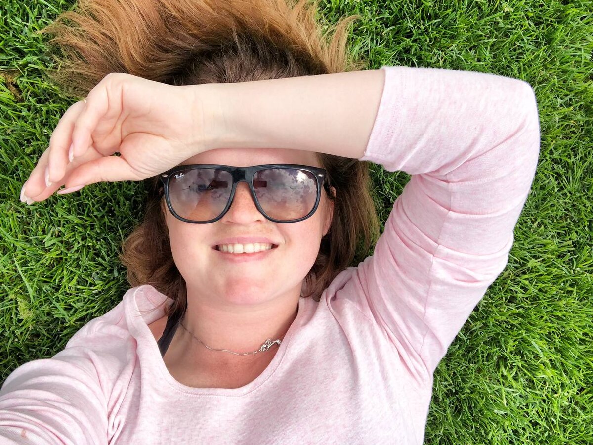 Наслаждаясь солнцем Черногории, в которую я бы с удовольствием, вновь, поехала