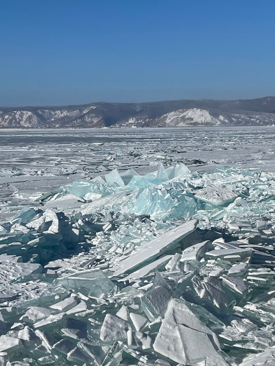 Виды зимнего Байкала завораживают 