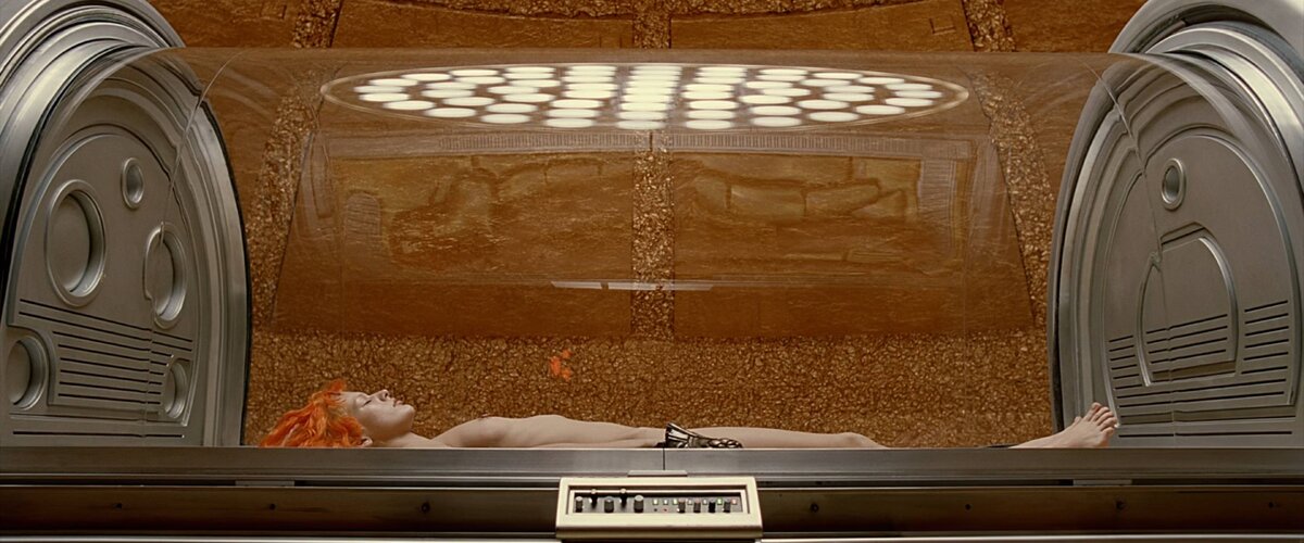 Кадр из картины Люка Бессона «Пятый элемент»