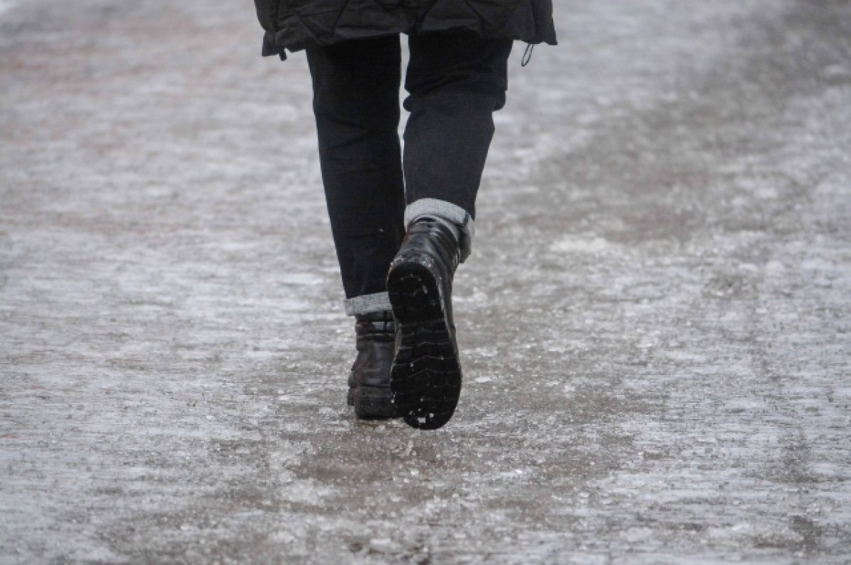    Беременная мысковчанка, поскользнувшаяся во дворе, взыскала 50 тыс. с УК