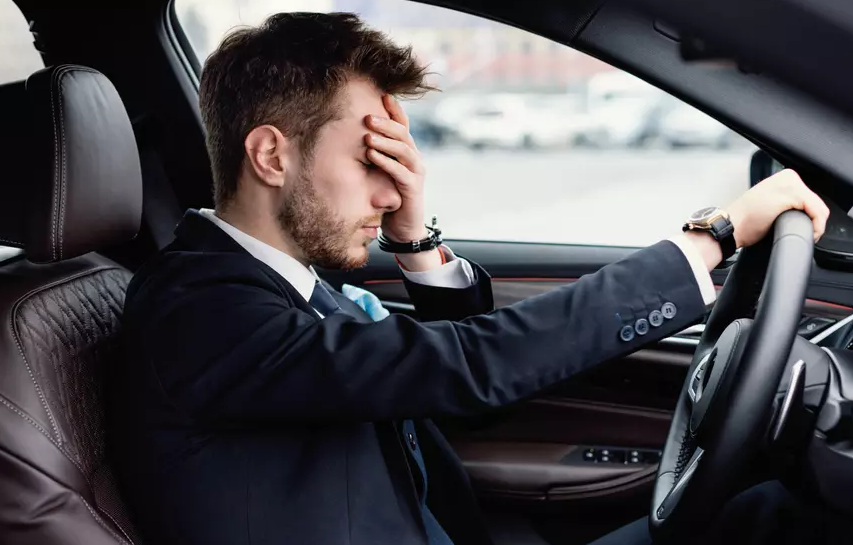 Болезненный страх сесть, чтобы позвонить, часто возникает после несчастного случая. Фото : Prostock-studio , Shutterstock.com