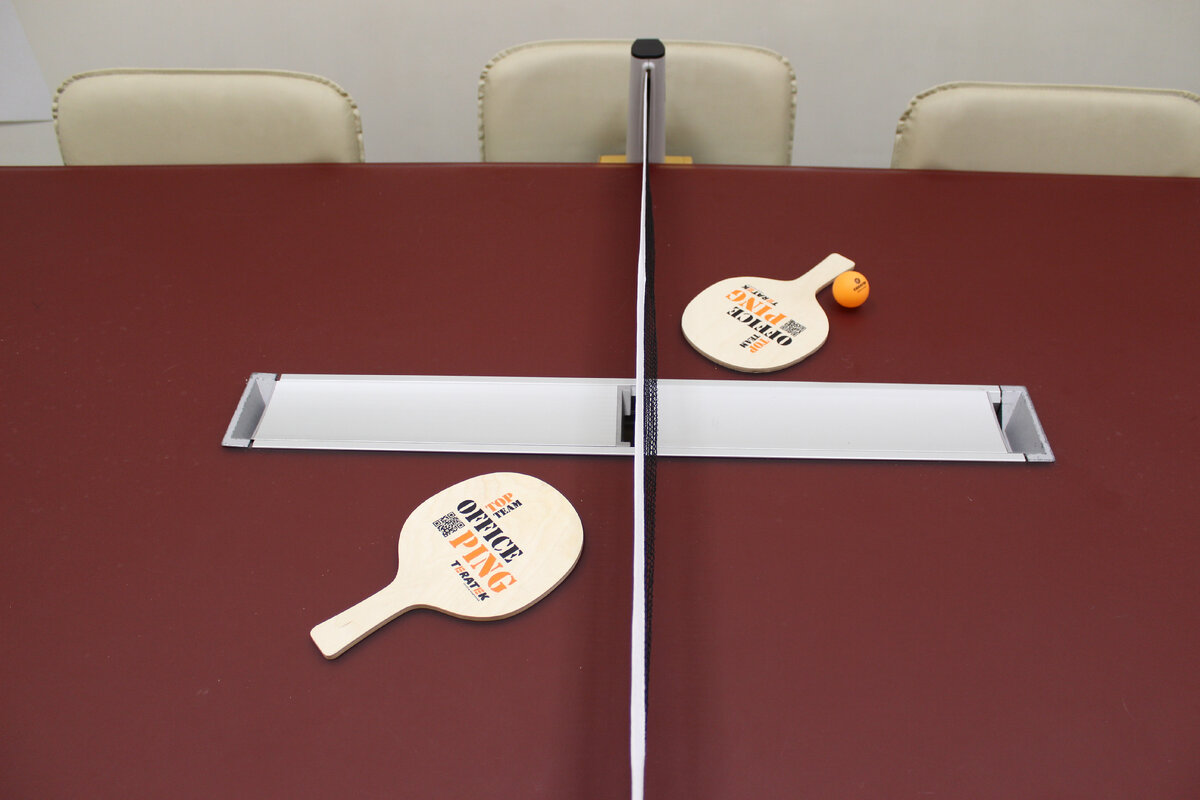 Стол для настольного тенниса — стол в переговорной комнате