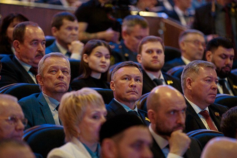 Владимир владимирович путин президент россии 2022 памятник. Выступление путина. Митинг концерт в лужниках 18 марта 2022. Пмэф 2022 пленарное заседание. Путин на концерте в лужниках 18 марта 2022.