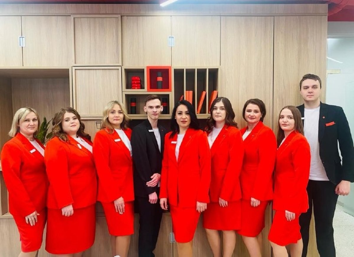 Альфа банк южно-сахалинск. Отделение альфа банка. Альфа банк барнаул. Альфа банк открыто. Сотрудницы альфа банка.