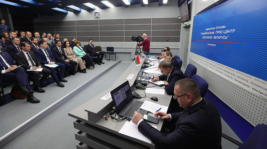 ученые опросили две группы жителей страны