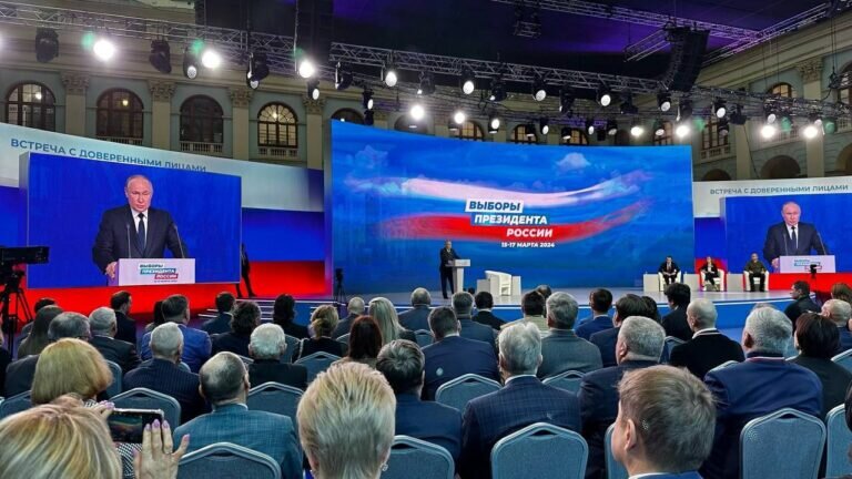    Президент России Владимир Путин встретился со своими доверенными лицами Андрей Севостьянов