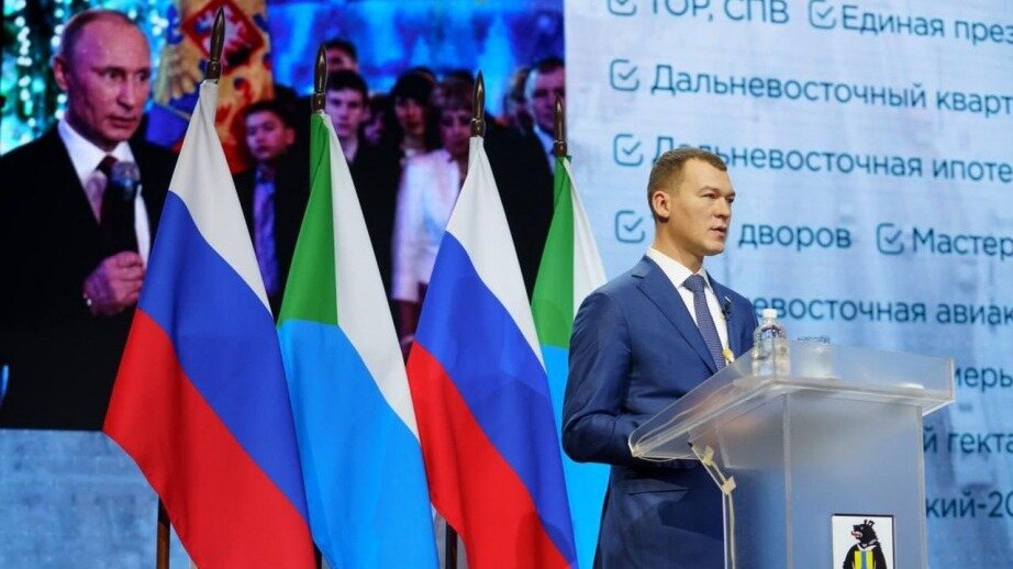     В ходе расширенного заседания правительства Хабаровского края, губернатор Михаил Дегтярёв подвел итоги работы за 2023 год, назвав его годом уверенного роста и отметив высокие показатели, которых во многом удалось достичь благодаря реализации флагманских проектов президента России Владимира Путина.