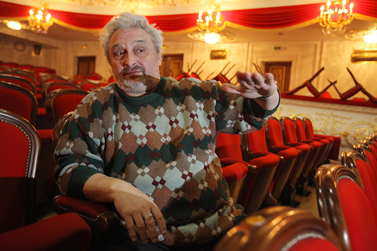    Появление в проекте Гергиева наверняка стало сюрпризом для мэтра отечественной оперной режиссуры 73-летнего Юрия Александрова (на фото)