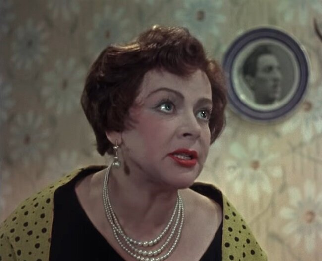 Кадр из фильма  «Девушка без адреса» (1957). Скриншот.