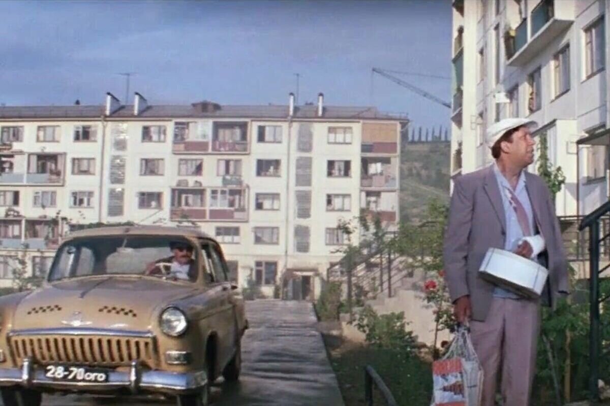 Кадр из комедии Гайдая «Бриллиантовая рука»