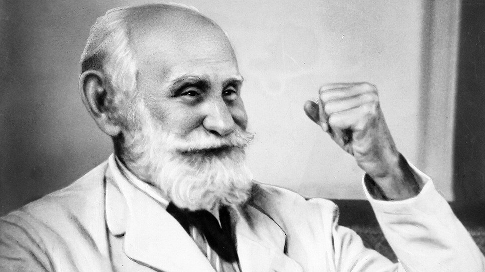 Павлов остался  в России, когда в 1917г. к власти пришли большевики, про которых он говорил, что если то, что делают большевики в России, есть эксперимент, то «для такого эксперимента я бы пожалел и лягушку». Заявил, что эмигрирует, если ему будут мешать работать. И ему были созданы все условия для научной работы, построена лаборатория в с. Колтуши под Ленинградом. Сейчас здесь научный городок Павлово с филиалом Институт физиологии им. И. П. Павлова.  