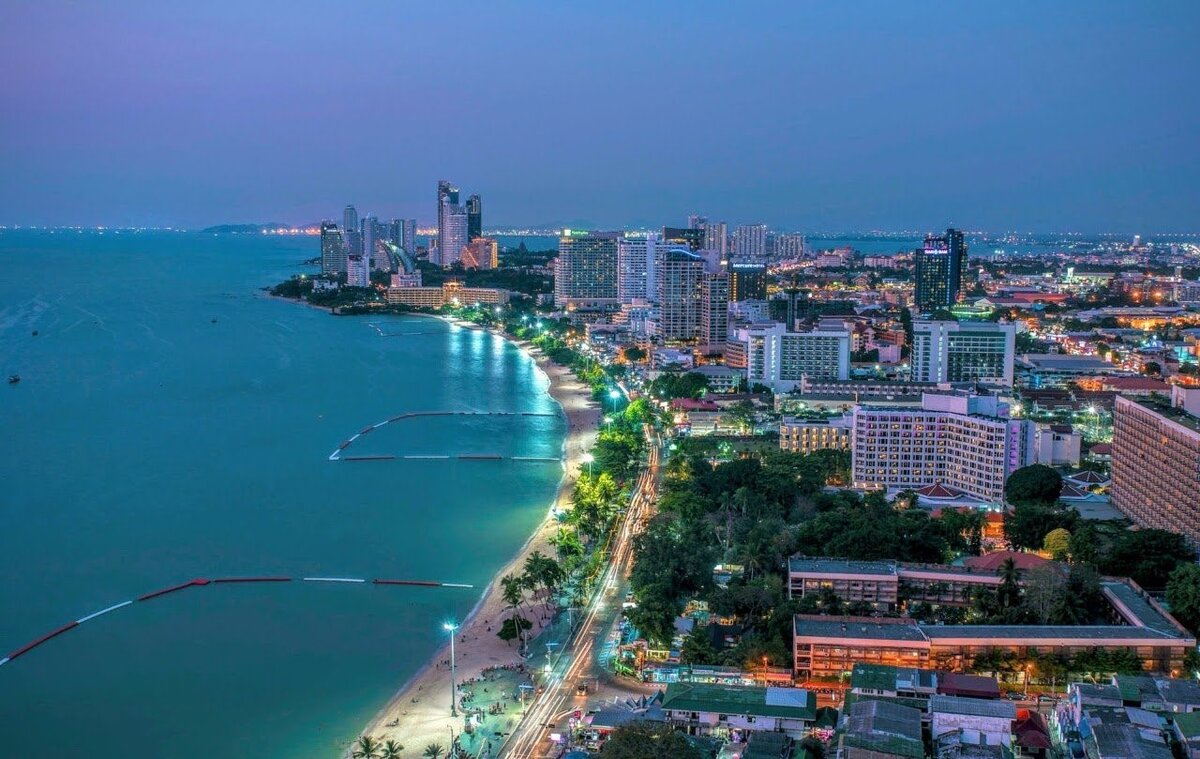 Под дождем. Влюбленные под дождем. Дожди рядом со мной. Прогулка под дождём. Осень дождь девушка.