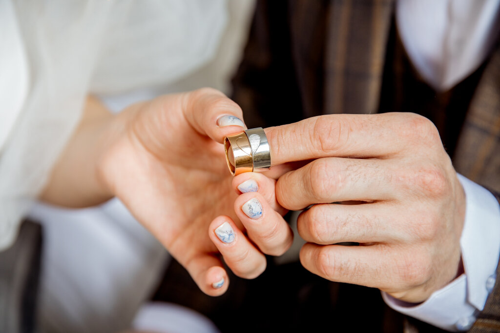    В Нягани юноша женился на школьнице, чтобы избежать наказания за интим