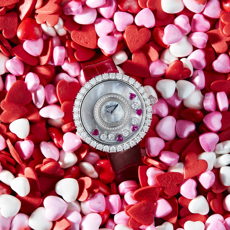 Часы Chopard Happy Diamonds в 37,7 мм корпусе из белого золота с бриллиантами и рубинами