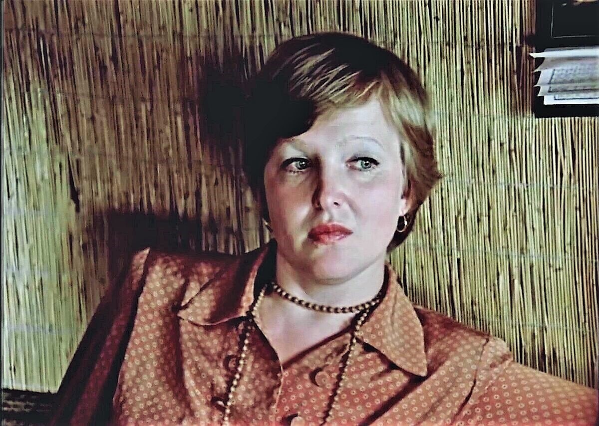 Драма «Вам и не снилось…» Киностудия имени М. Горького, 1980 год. Режиссёр Илья Фрэз, фильм снят на основе одноимённой повести Галины Щербаковой. В роли учительницы литературы Татьяны Николаевны Кольцовой Елена Соловей