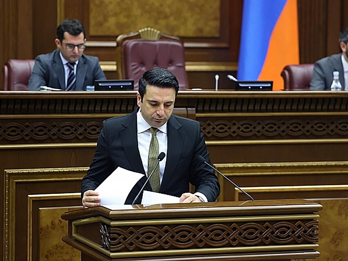    Председатель Национального собрания Армении Ален Симонян на заседании парламента Армении в Ереване© Пресс-служба парламента Армении