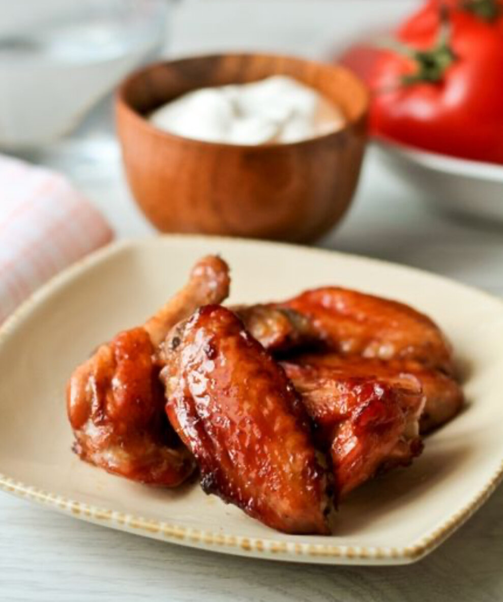 Фото крылья куриные маринованные. Маринад для куриных крылышек. Маринад для крылышек. Маринованные крылья рецепт. Соус для быстрого маринада крылышек.