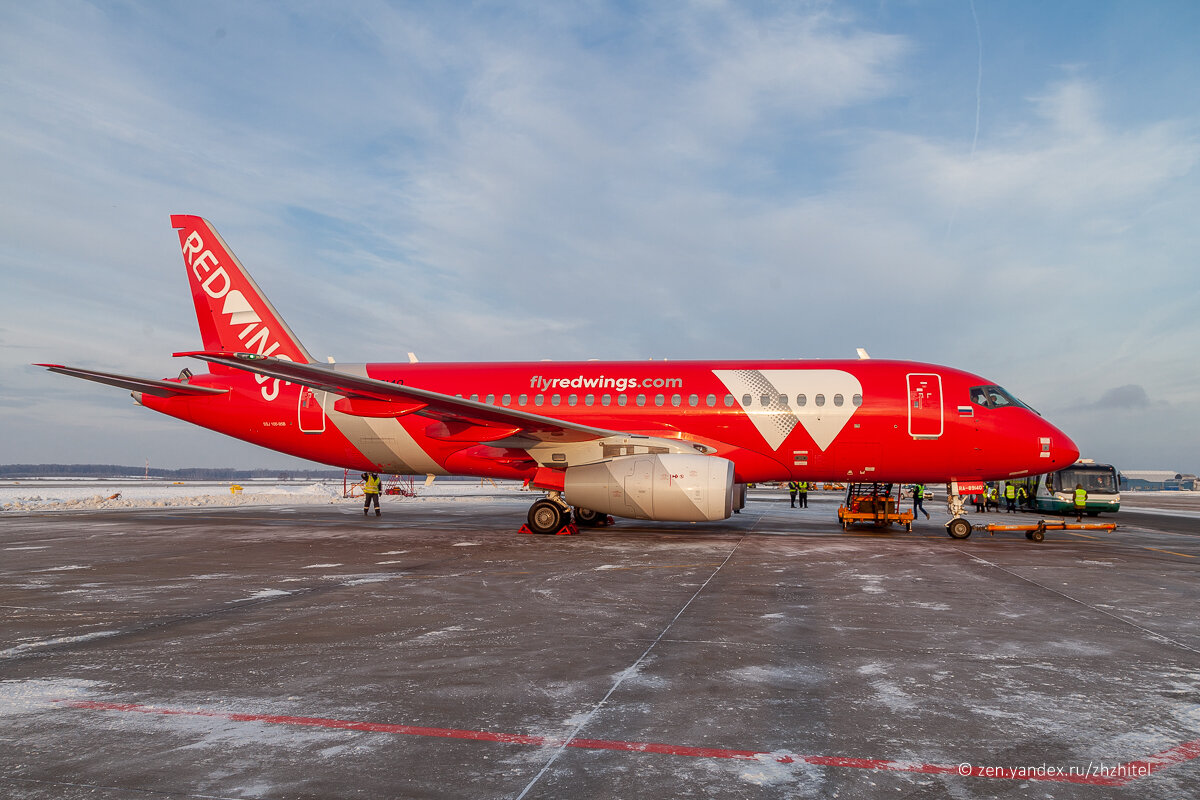 Ао ред вингс. Сухой Суперджет 100 Red Wings. SSJ 100 ред Вингс. Sukhoi Superjet 100 ред Вингс. Суперджет 100 самолет ред Вингс.