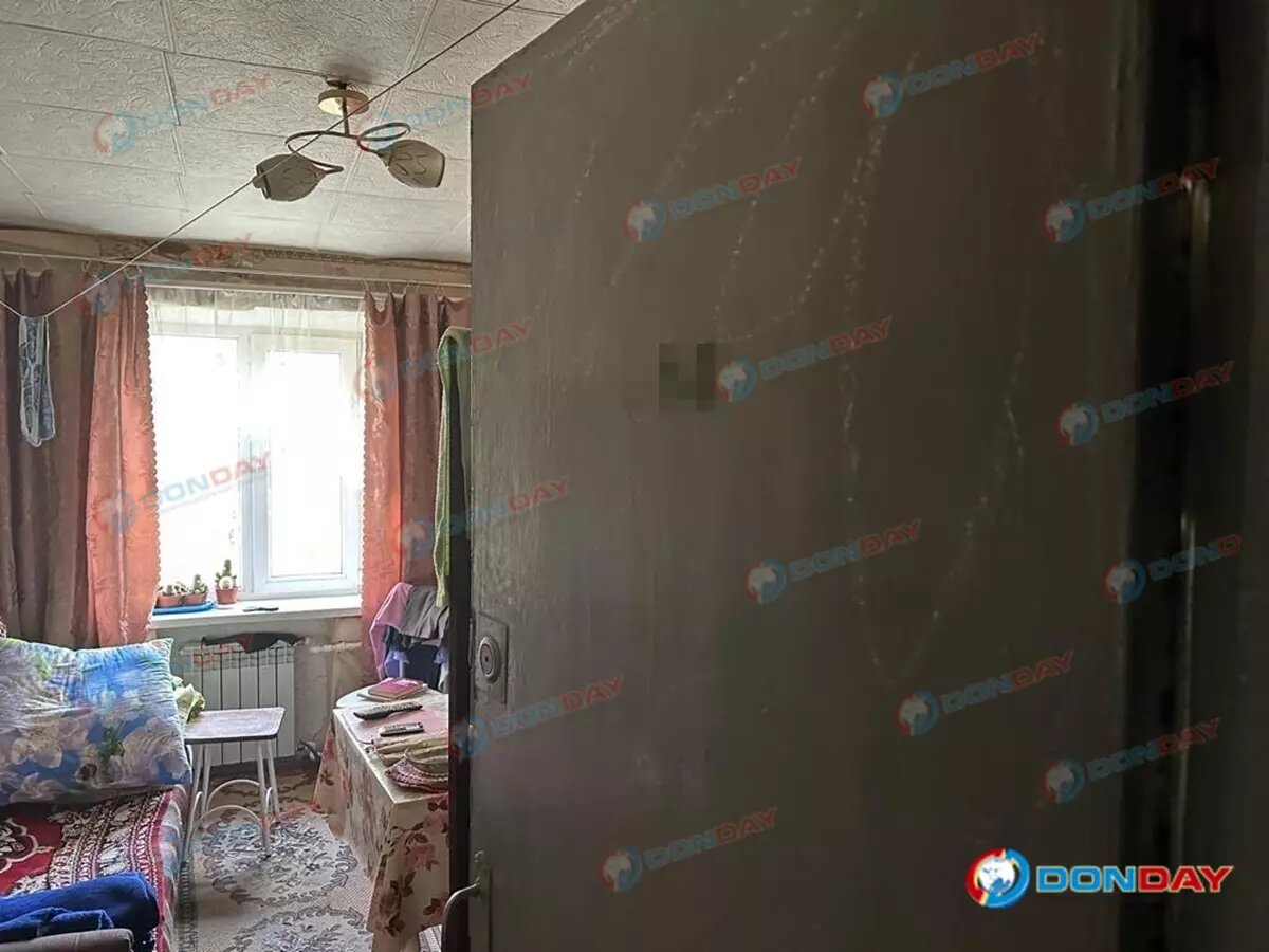 семья, дом. семья в домике. ипотека на землю. жилье для инвалидов. жилье земля люди.