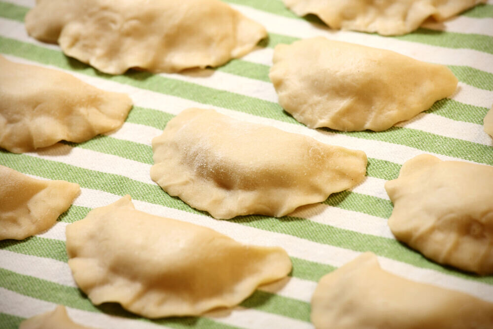 Вареники в Польше. Польские вареники название. Польские ушки. Pierogi Dumplings.